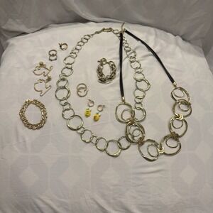 Lot Gold Tone Fashion Jewelry Necklaces Bracelets Earrings Rings Chunky